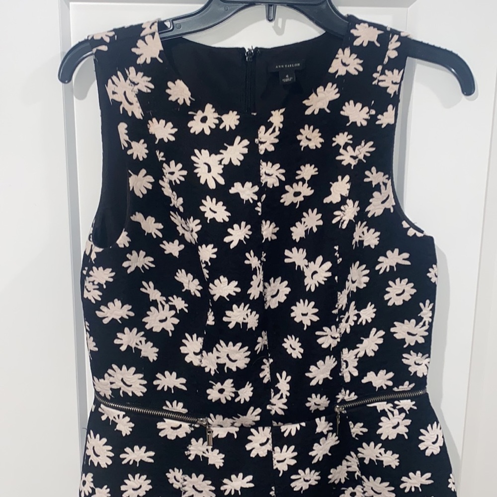 Woman’s Ann Taylor dress size 4